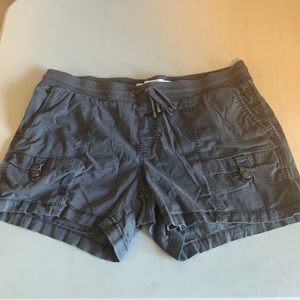 cargo shorts with pockets